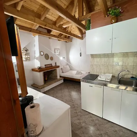 Stone House 公寓 Alikí